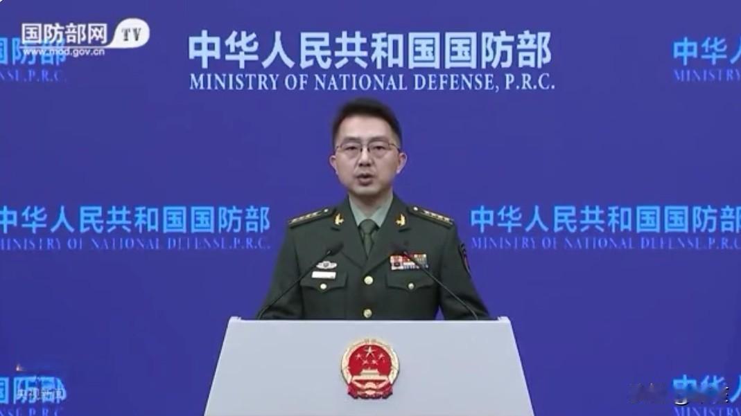 军装披身，扛的是使命，握的是戒尺；身居高位，守的是初心，严的是底线。军队是国家柱