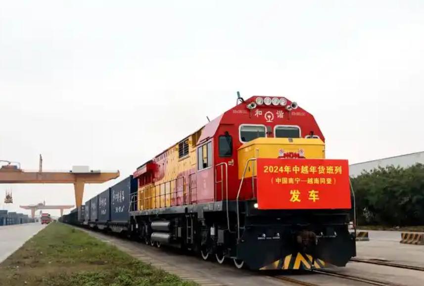 越南国会近日召开特别会议，以极高效率审议通过了一项重磅决议：为老街—河内—海防铁