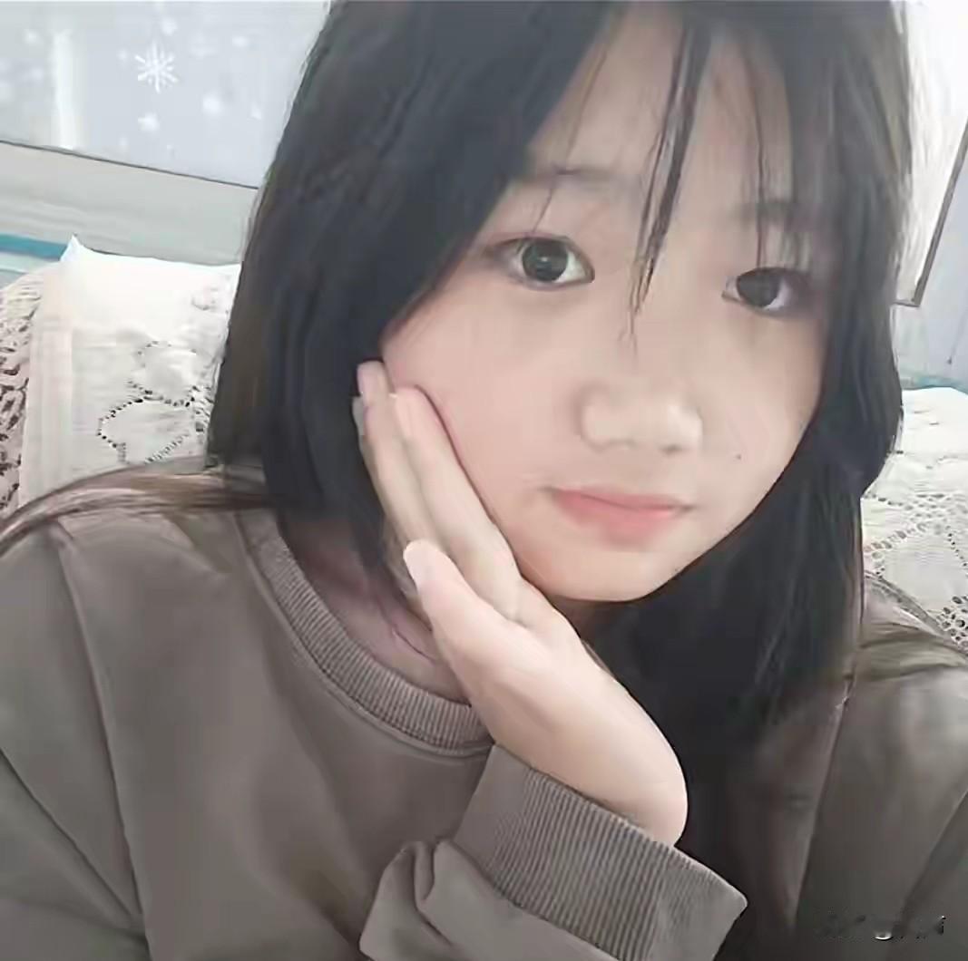 18岁“沂源刘亦菲”丁心萍去世学校尖子班学生，手脚发黄引起同学注意，去世原因是