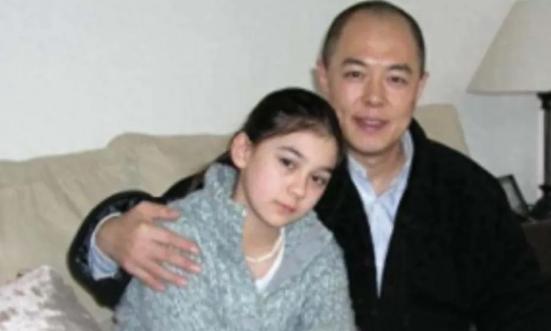 她是“回族第一美女”，当年被“皇阿玛”张铁林玩弄感情，转身竟嫁给了港片里