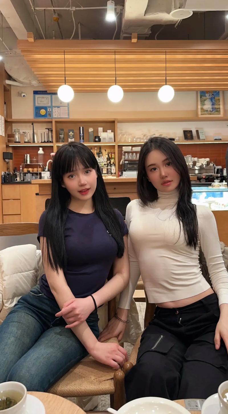 谈女朋友高手，不会教你的十个绝招，第一个是把自己的脸皮踩到地下去，第二个是