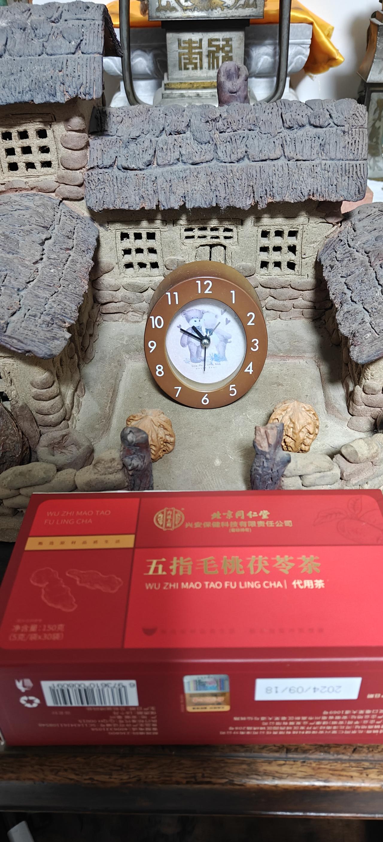 看到同仁堂出问题了，我赶紧找出我在网上买的写着北京同仁堂字号的“五指毛桃茯苓茶”