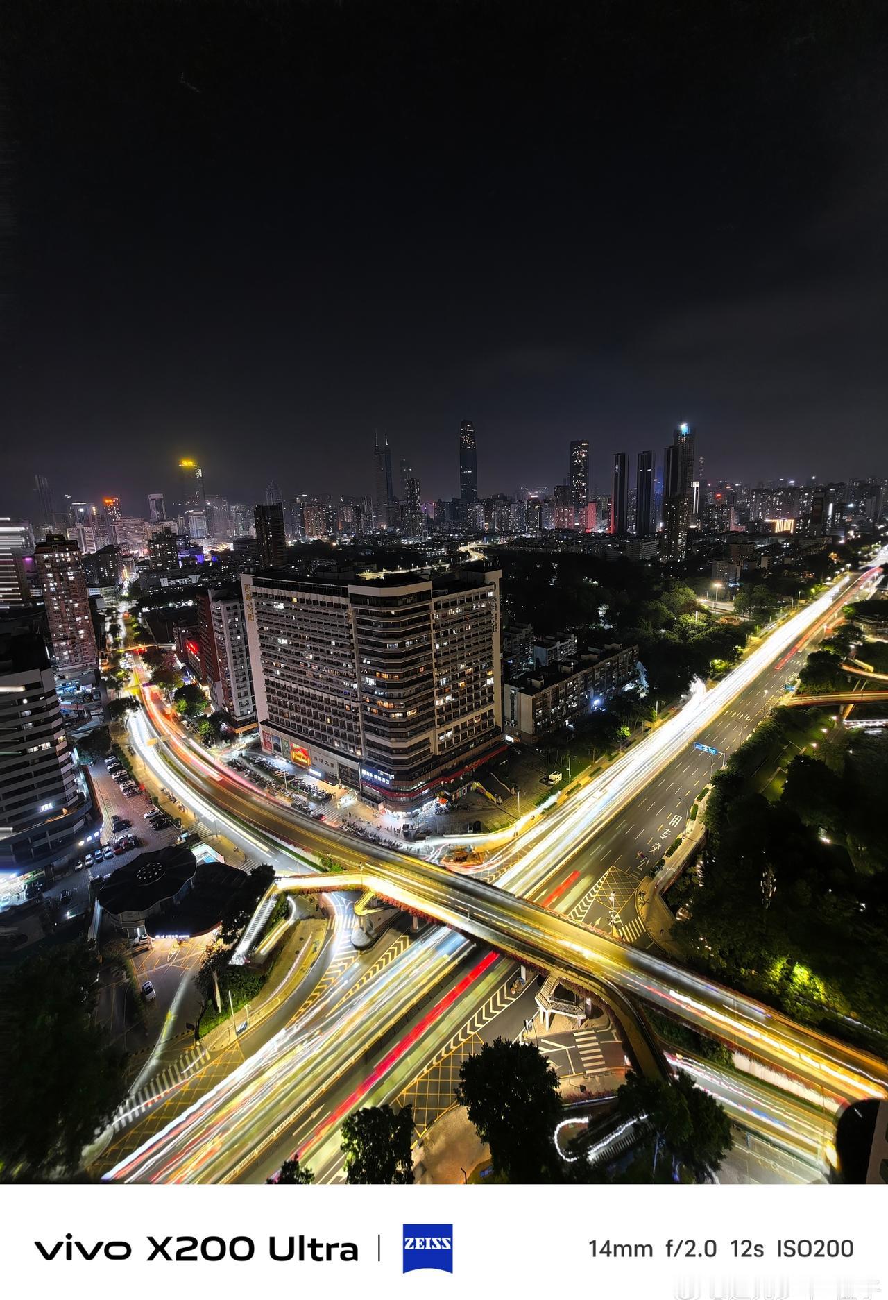 vivo从高空俯瞰，这城市的灯火，像极了银河坠落人间。