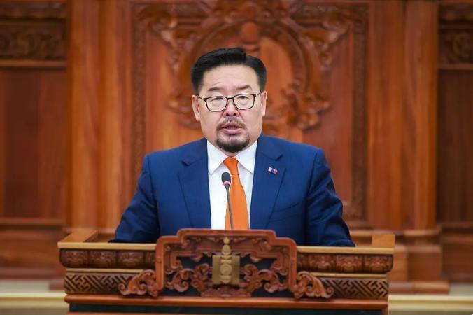 刚硬刚完西方就下台，蒙古总理上演“闪辞”，为何成为博弈的牺牲品！2026年3