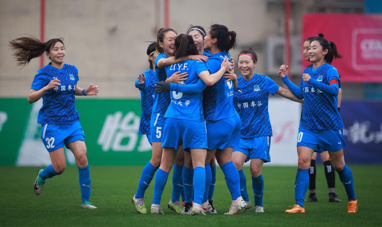 加油，湖北女足加油，王霜！唉，为了看个全运会女足比赛，真难受！