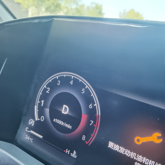 23款雅阁6千公里仪表盘屏翘边开裂有车友们见过这种情况吗？车辆长期停地库排除暴