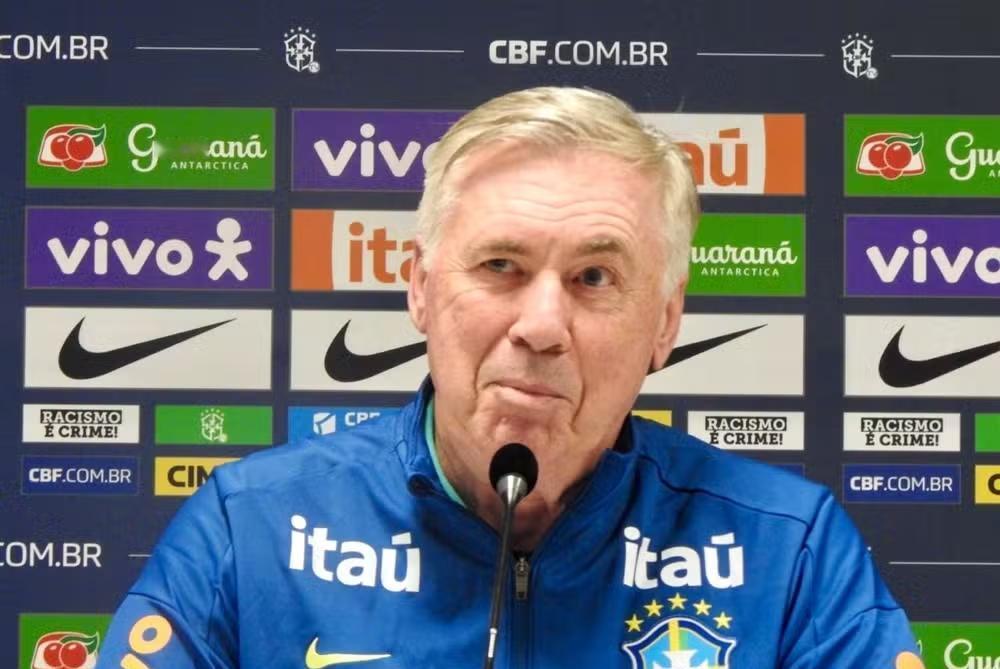 把8000万先生按在替补席上，是主教练能打出的最贵一张牌。这不是轮换，是战略恐