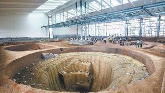 1971年，洛阳考古队的铁铲刚触到黄土层，就听见