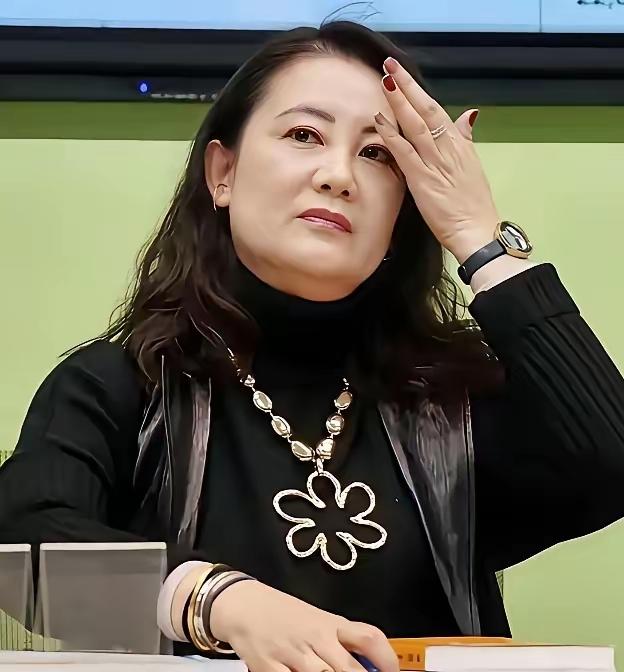 2026年4月，岛内政坛因为“立委”吴思瑶的家庭背景问题，再度引发舆论热议。