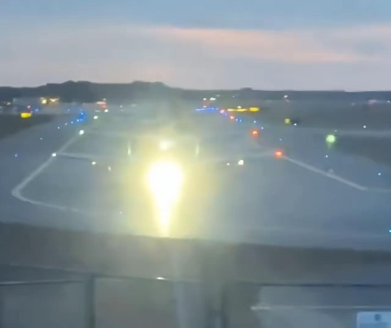 美国估计是铁了心要抢滩了。​除了之前的的黎波里号、拳师号两栖攻击舰，现在连布