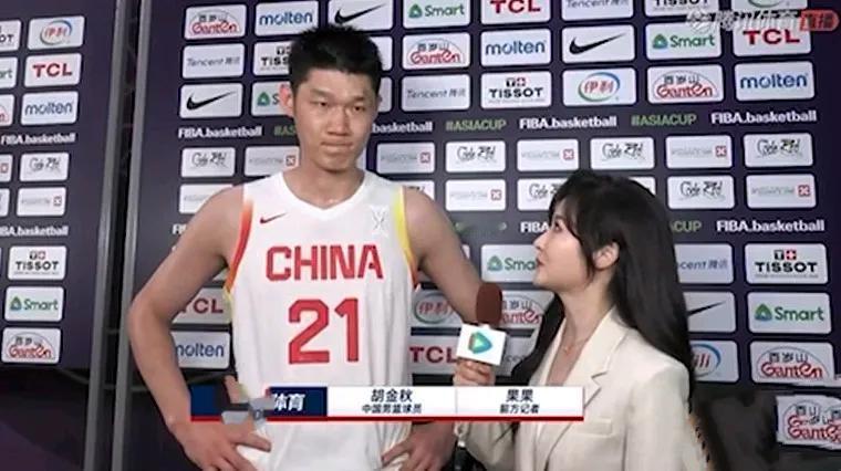 中国男篮晋级四强，来看看赛后采访胡金秋是怎么说的吧。作为本场比赛取胜的最大功臣