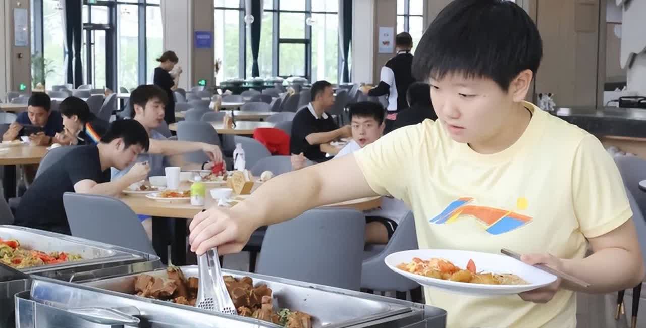 为什么别人防兴奋剂，像防命一样，孙颖莎却可以想吃就吃，要知道，食源性兴奋剂防不