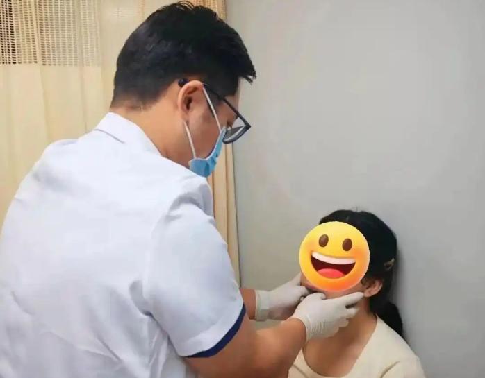 “悲剧还是发生了！”广东深圳，一女子睡觉总是磨牙，结果第二天醒来后，嘴巴竟然张不