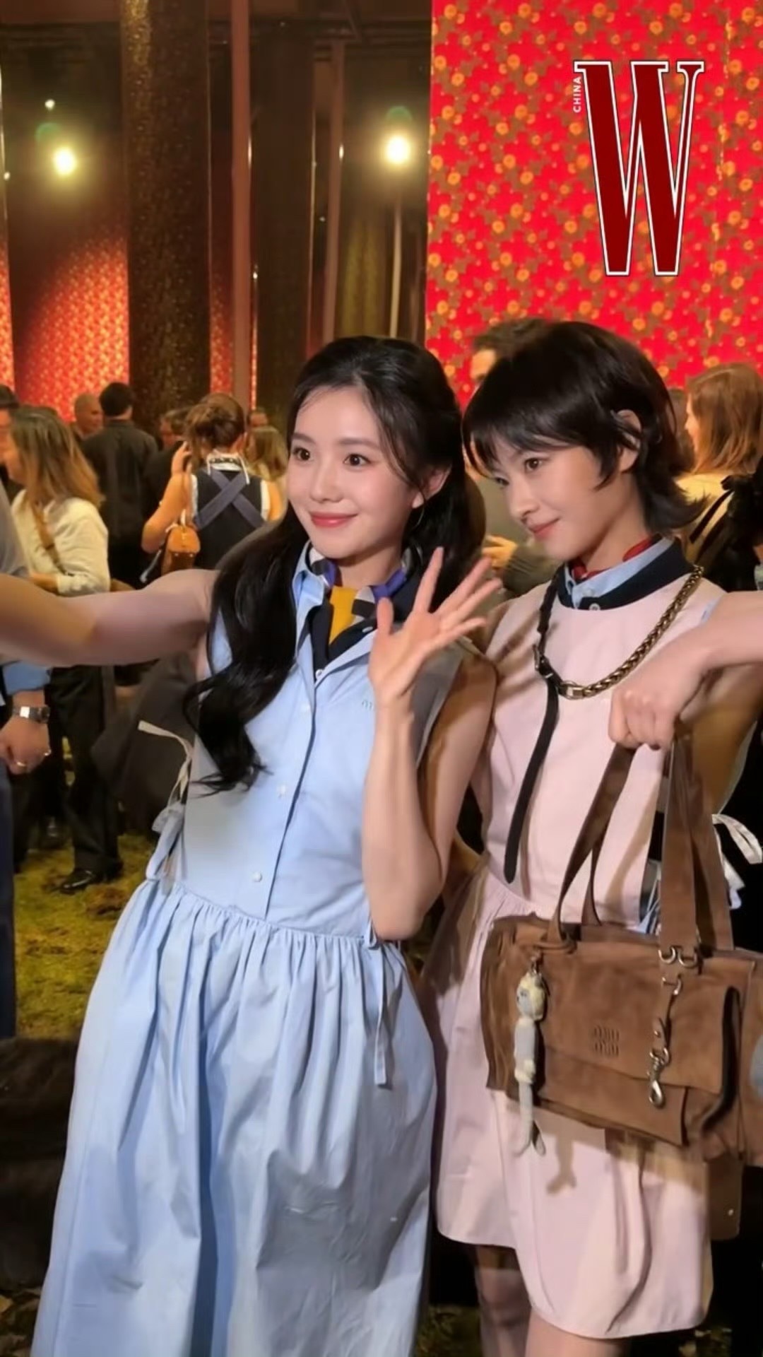 MiuMiu新款很像罩衫