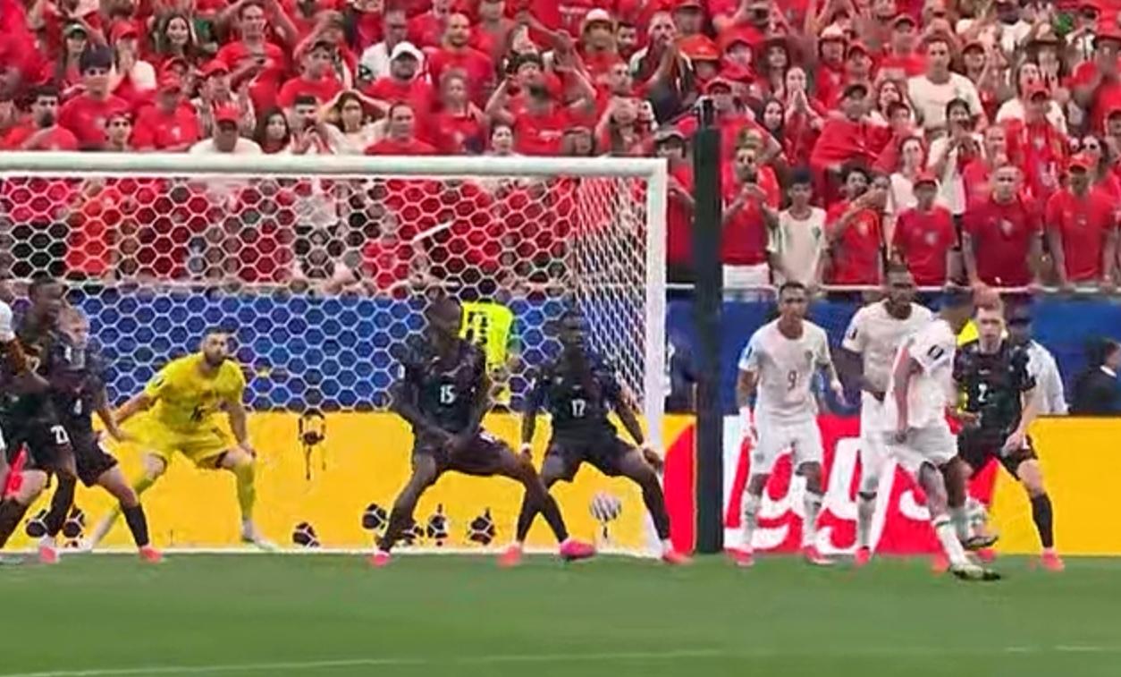 世界杯16强及后排名出炉进入八分之一决赛，世界杯后32排名公布：17名，荷兰
