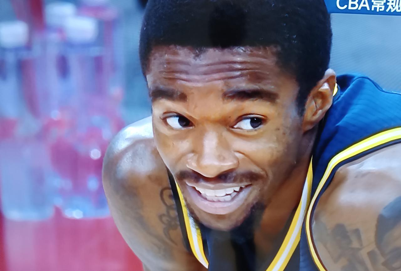 山东男篮虽然昨晚输给了广东队，裁判虽然对广东队的过度防守还有照顾不周的地方，但