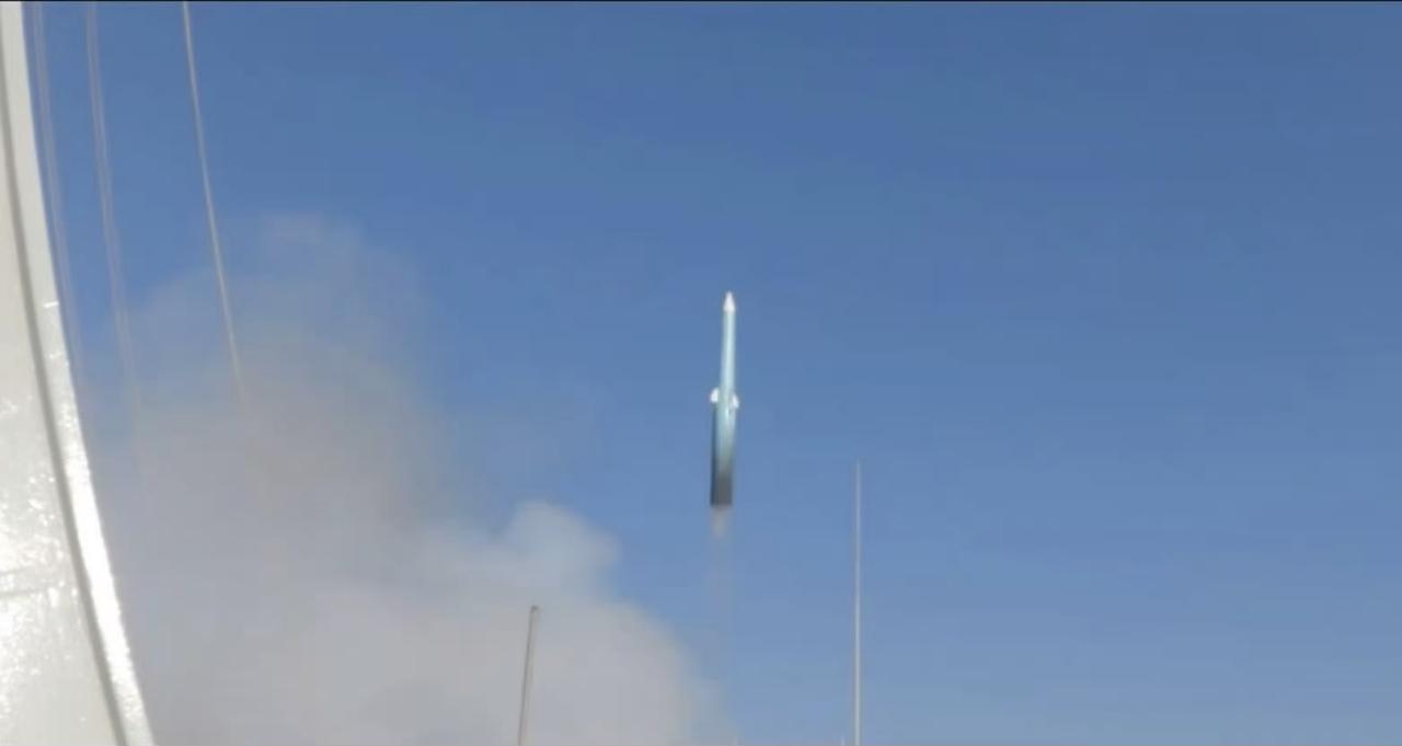 人民海军宣大片花絮中多型导弹实射画面。