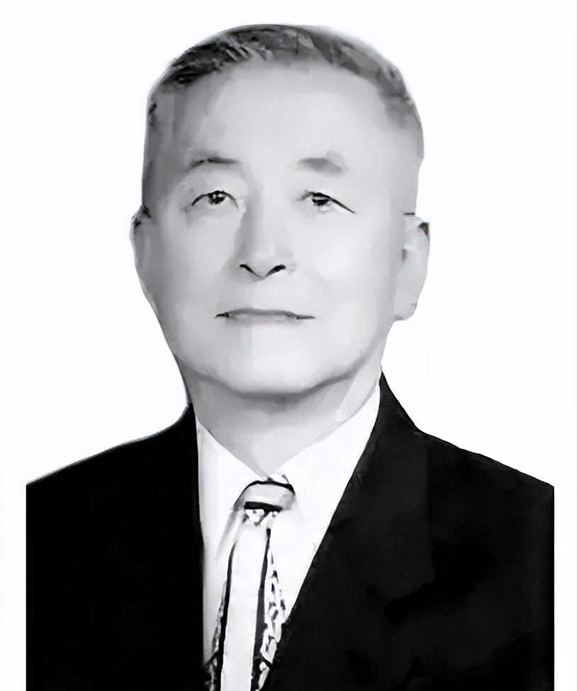 杨维骏，汉族，1922年3月生于昆明，云南省政协原副主席、民盟元老。他的父亲杨蓁
