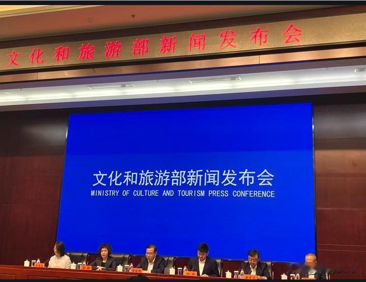 文旅部撕破脸点名12家5A景区：摆渡车这头“现金牛”，该下锅了·一家三口驱车