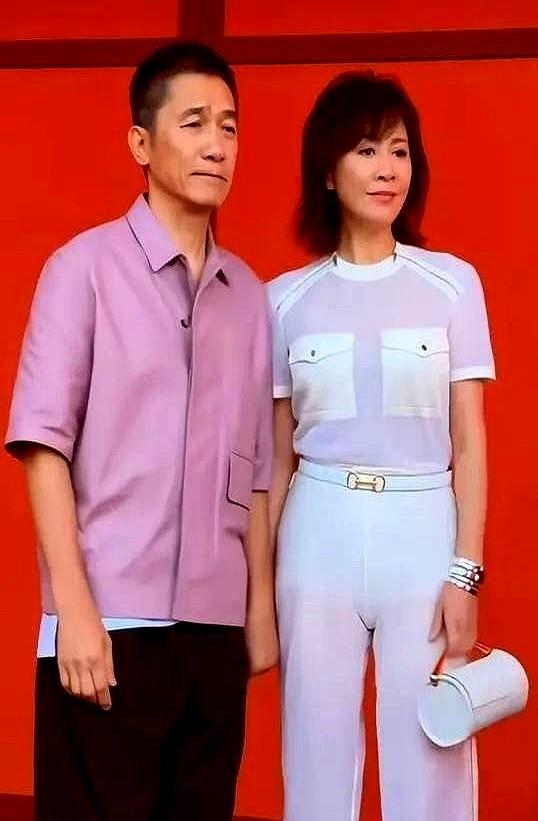 我爸看了一眼梁朝伟现在的状态，说了一句我万万没想到的话：