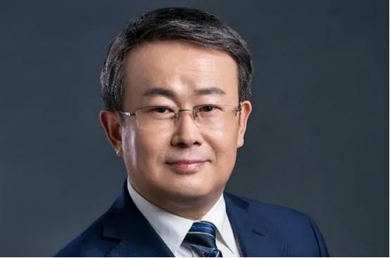 项立刚最近公开发文甩出一句灵魂拷问：为什么每次华为拼尽全力取得技术突破，第一个跳