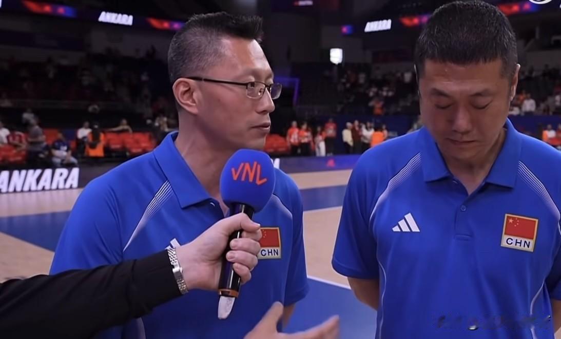 乐观的赵勇教练！输给巴西女排后，赵勇教练一点都不伤心，反而非常珍惜跟巴西女排交手