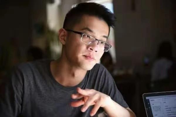 深绿官员赴陆参会，李敖之子这么表态，估计连赖清德都害怕台当局劳动部门主管洪申