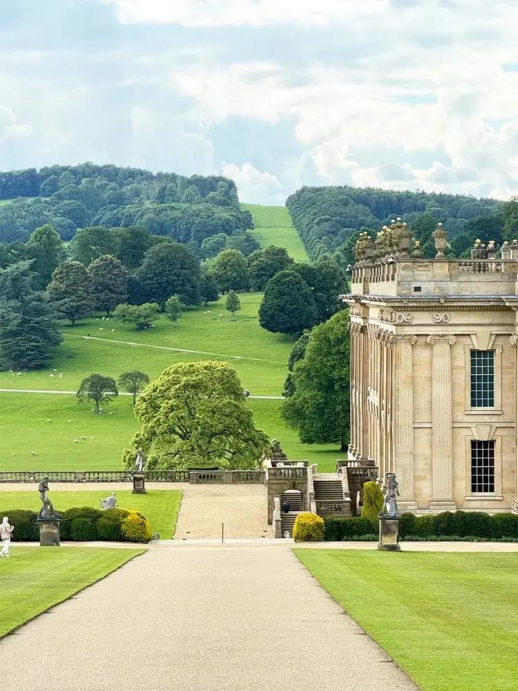 昨天看到一个学生在上海交通大学读研，当初我们带他的时候，他在南京上的学校是很普通