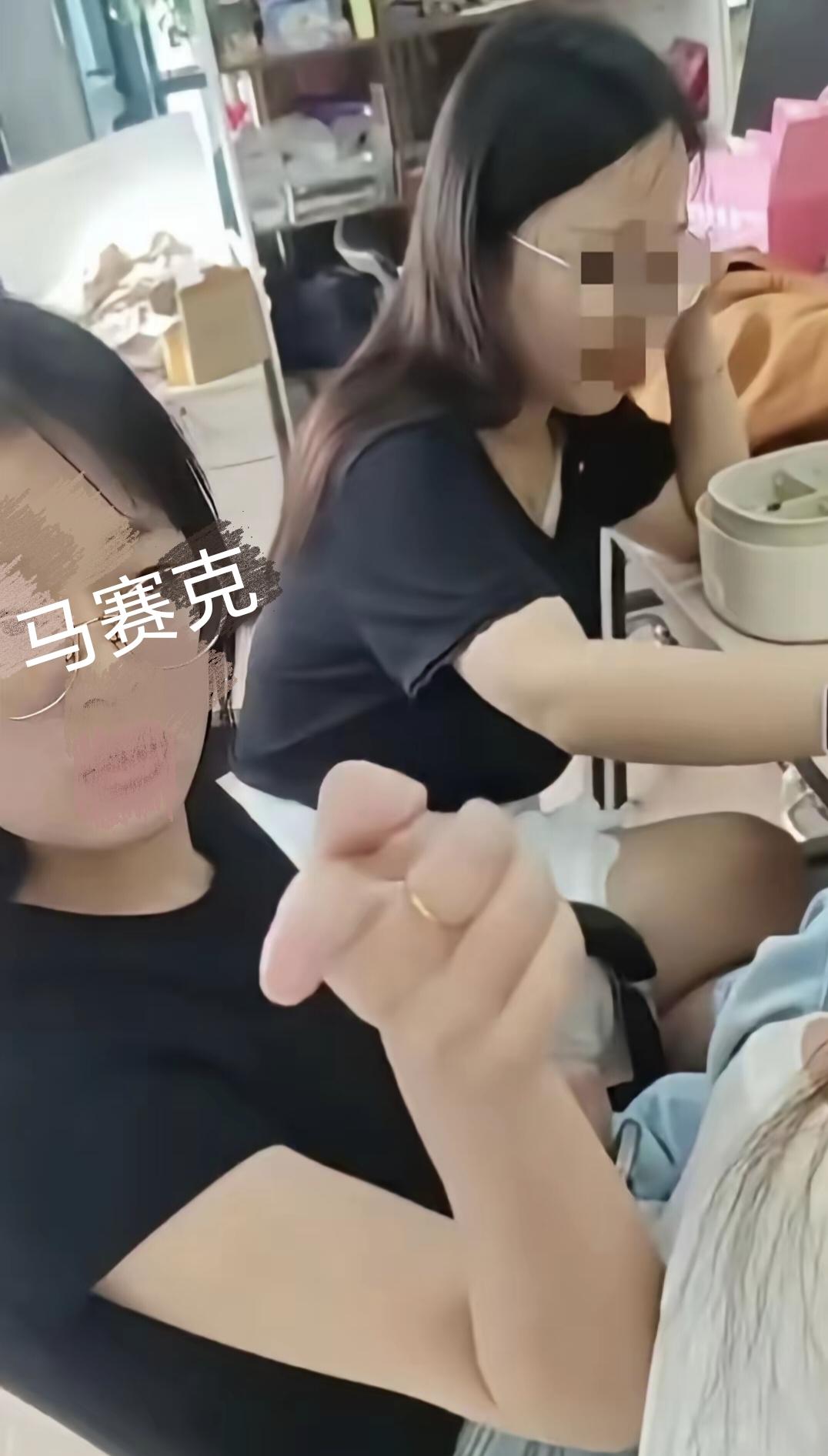 大快人心！杭州白嫖外卖的女生被火速停职，工位直接清空。今天她也开始全网投诉别人侵