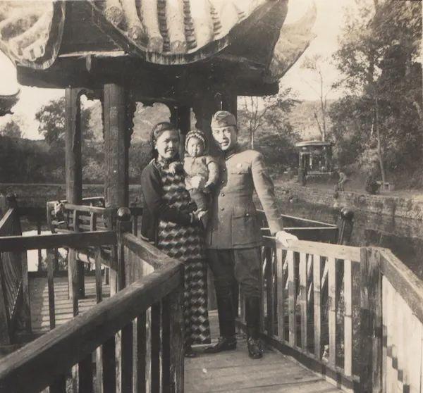 1938年，周总理安排王曼霞打入国民党高层，她竟嫁给蒋介石心腹。身份面临暴露时，