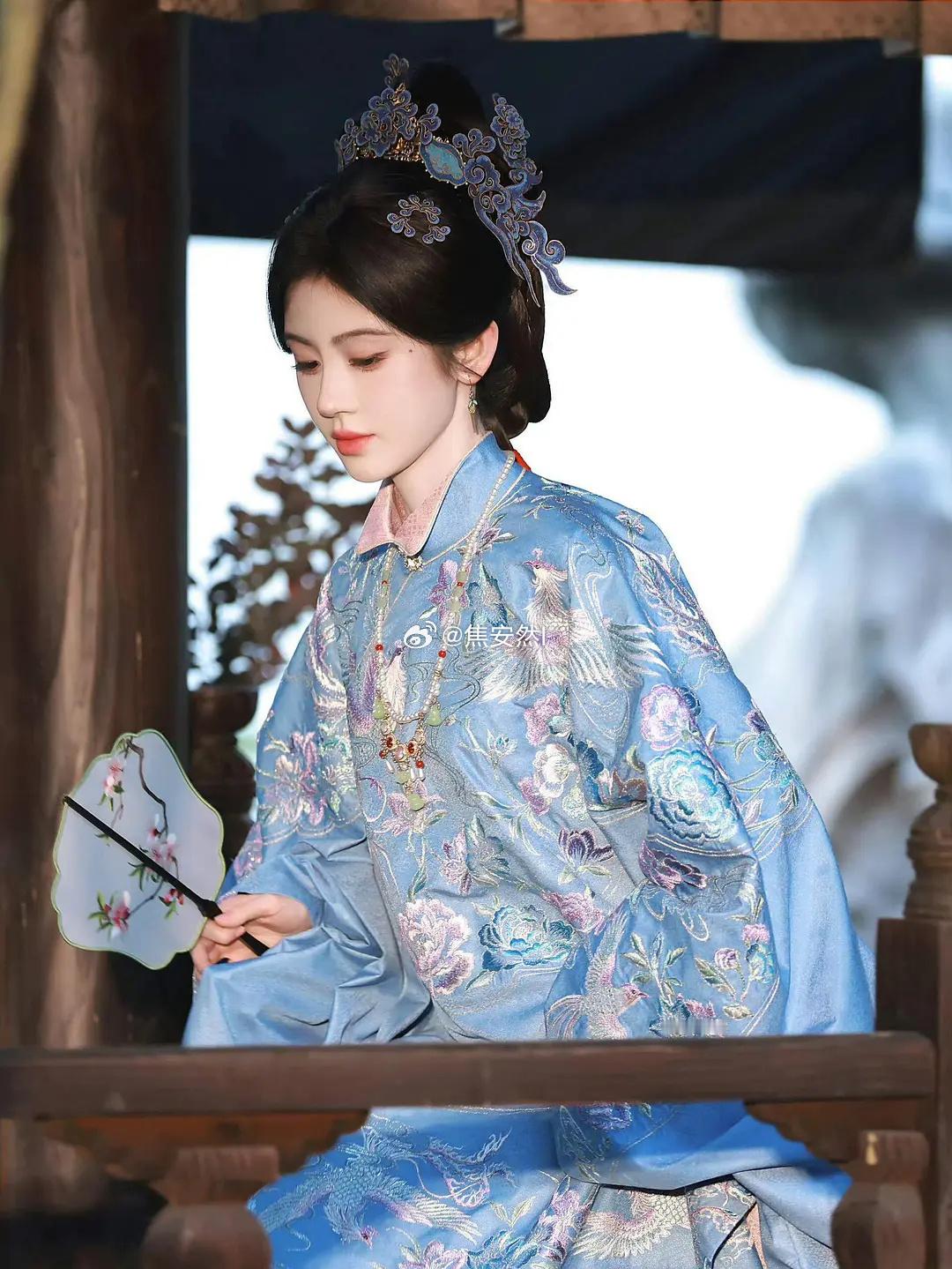 同一个妆造师佩佩给做的造型林允，卢昱晓，鞠婧祎，虞书欣