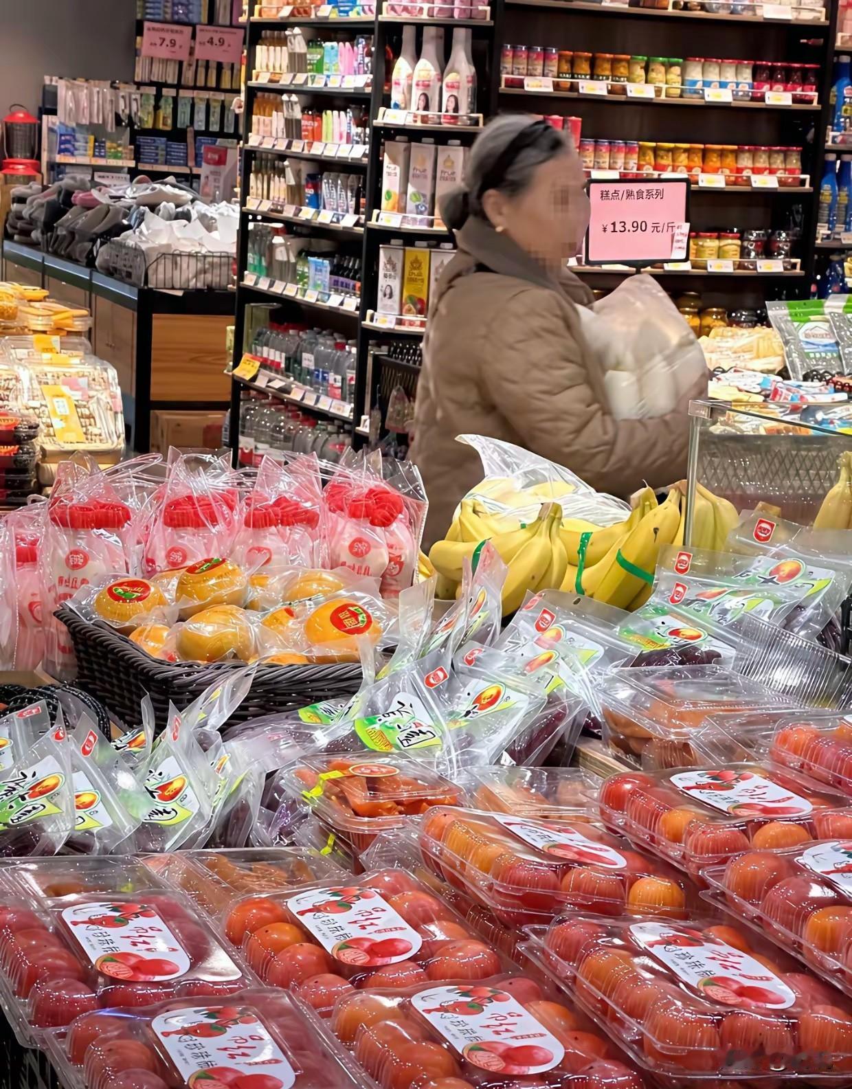 有多少人以为路边摊买到的是自家种植的蔬菜？换个地方，身价翻倍[捂脸哭]大妈：我