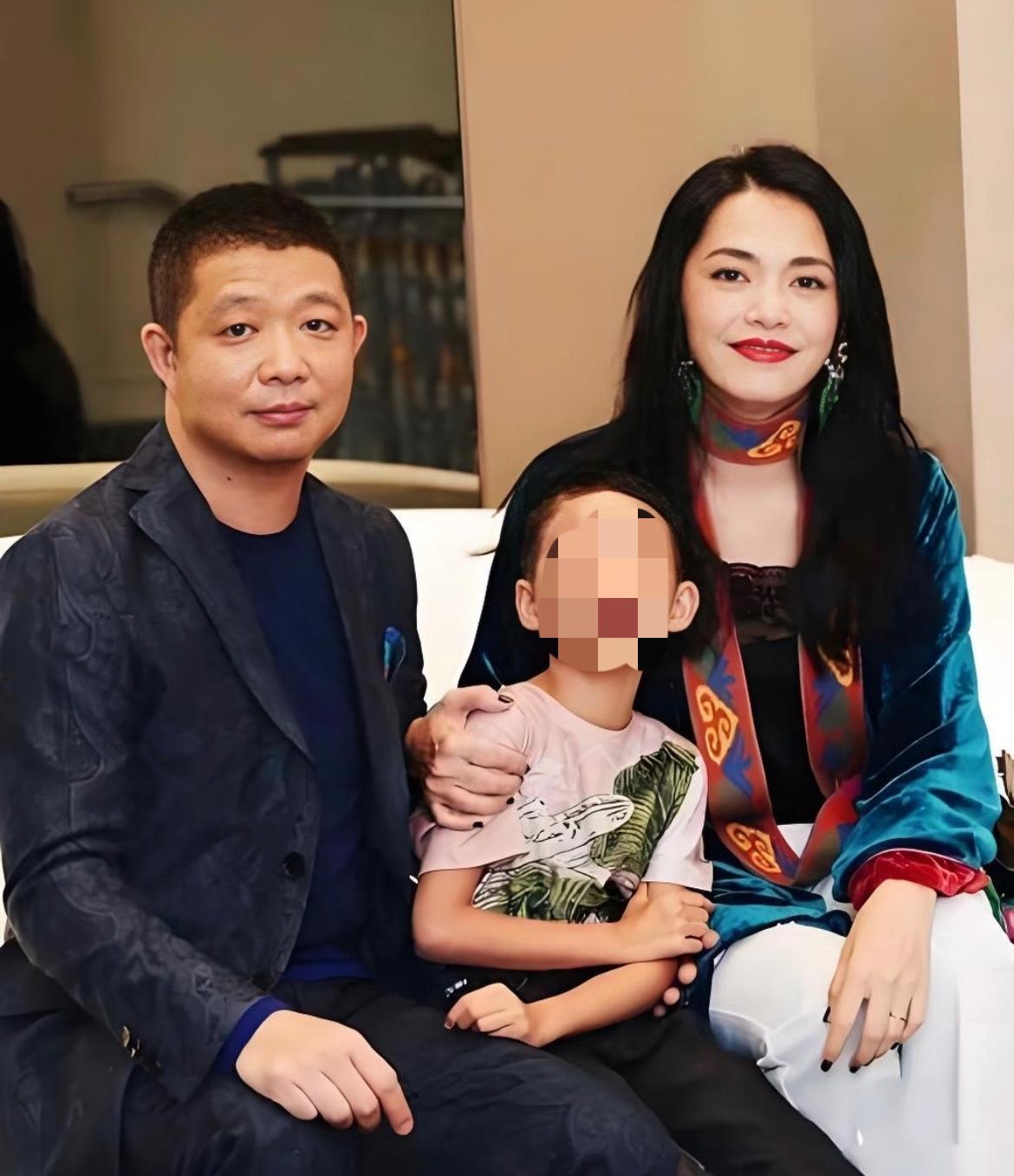 出于好奇，查了一下姚晨的老公，不查不知道，一查才发现她老公居然是顶尖的电影摄