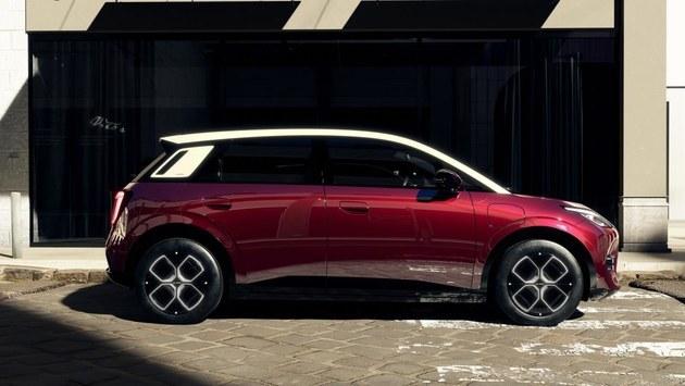 冬天了，续航忧虑继续提升。周二晚上充满电，理论续航420。周三走了26和周四