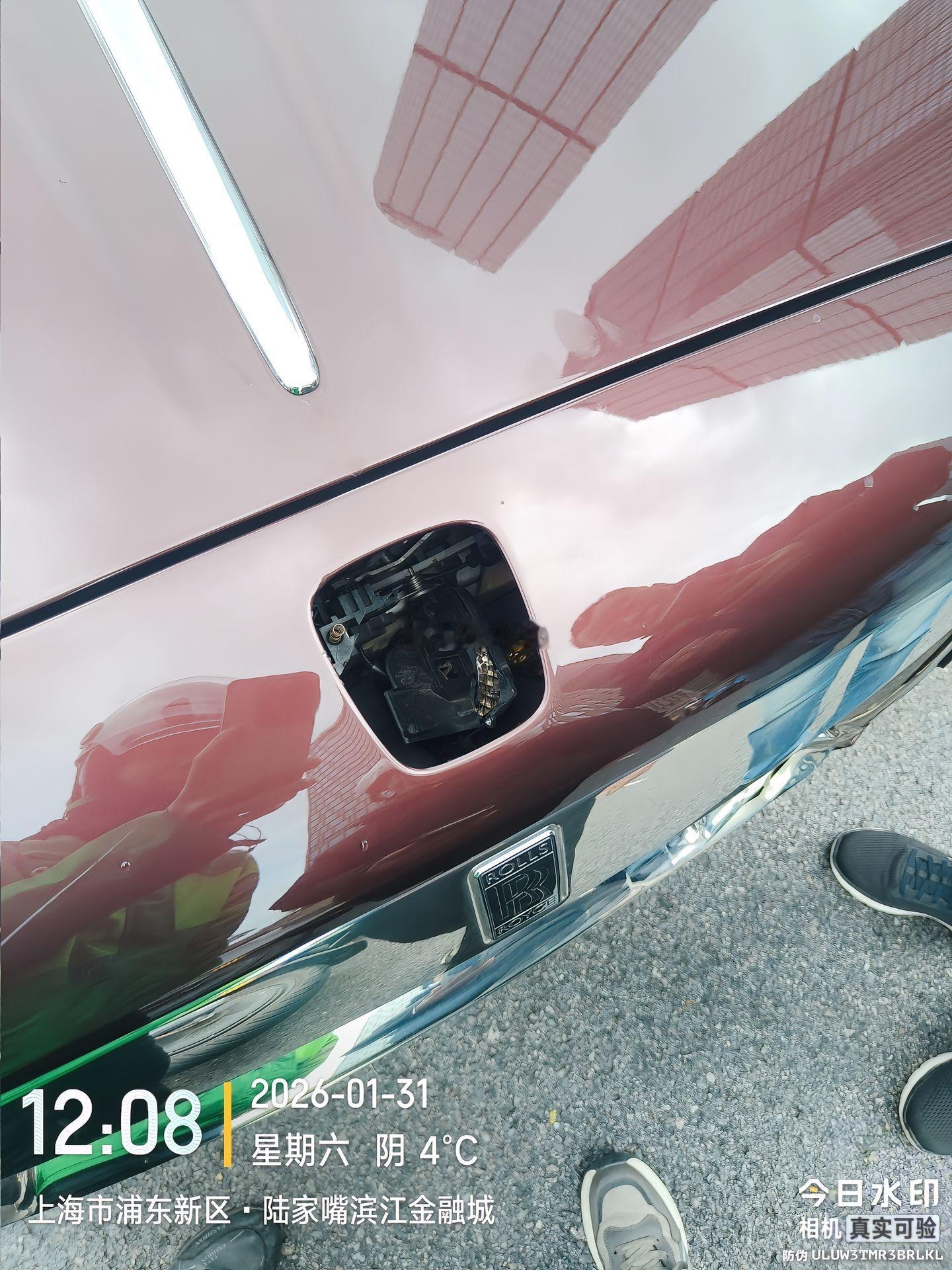 逆行撞了个劳斯莱斯，这下怎么搞？