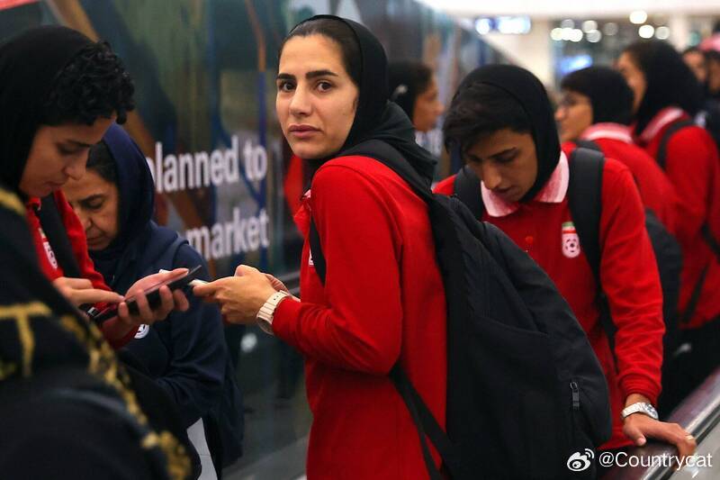 伊朗女足7人获澳大利亚庇护1人欲回国致位置暴露当局紧急转移其余球员海外新鲜事