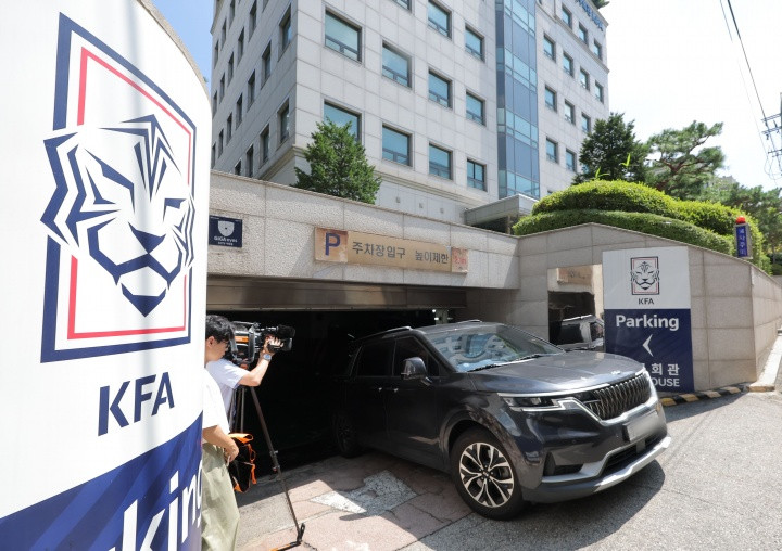 韩媒: 韩国足协共进行8次性招待, 其中包含3名中国足协相关人士