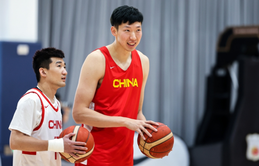 中国男篮球员周琦：很遗憾未能参加亚洲杯。中国男篮球员周琦在参加完活动后更新了社媒