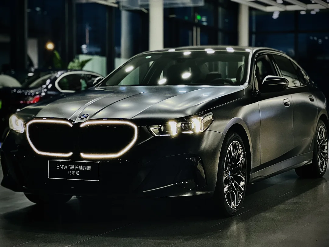 今天被这台宝马帅到了👀