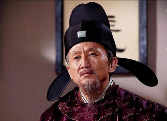 天复三年腊月，洛阳往西一百多里，长水县。五十个汉子摸黑围了一处宅院。穿的都是