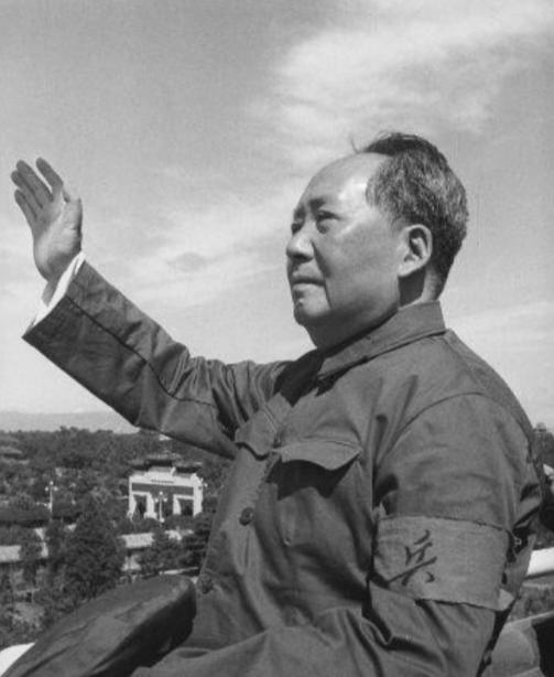 1947年，沙家店战役胜利后，毛主席满脸疲惫地对李银桥说：“你去想想办法，帮我搞