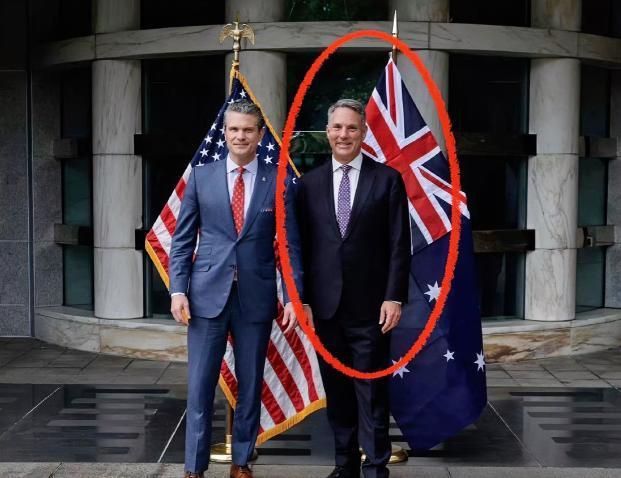 澳防长恶意指责中国！英国路透社在报道中称，11月4日，澳大利亚国防部长马尔斯在对