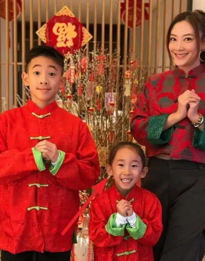 陈小春二儿子长相有点奇怪像小女生​​​