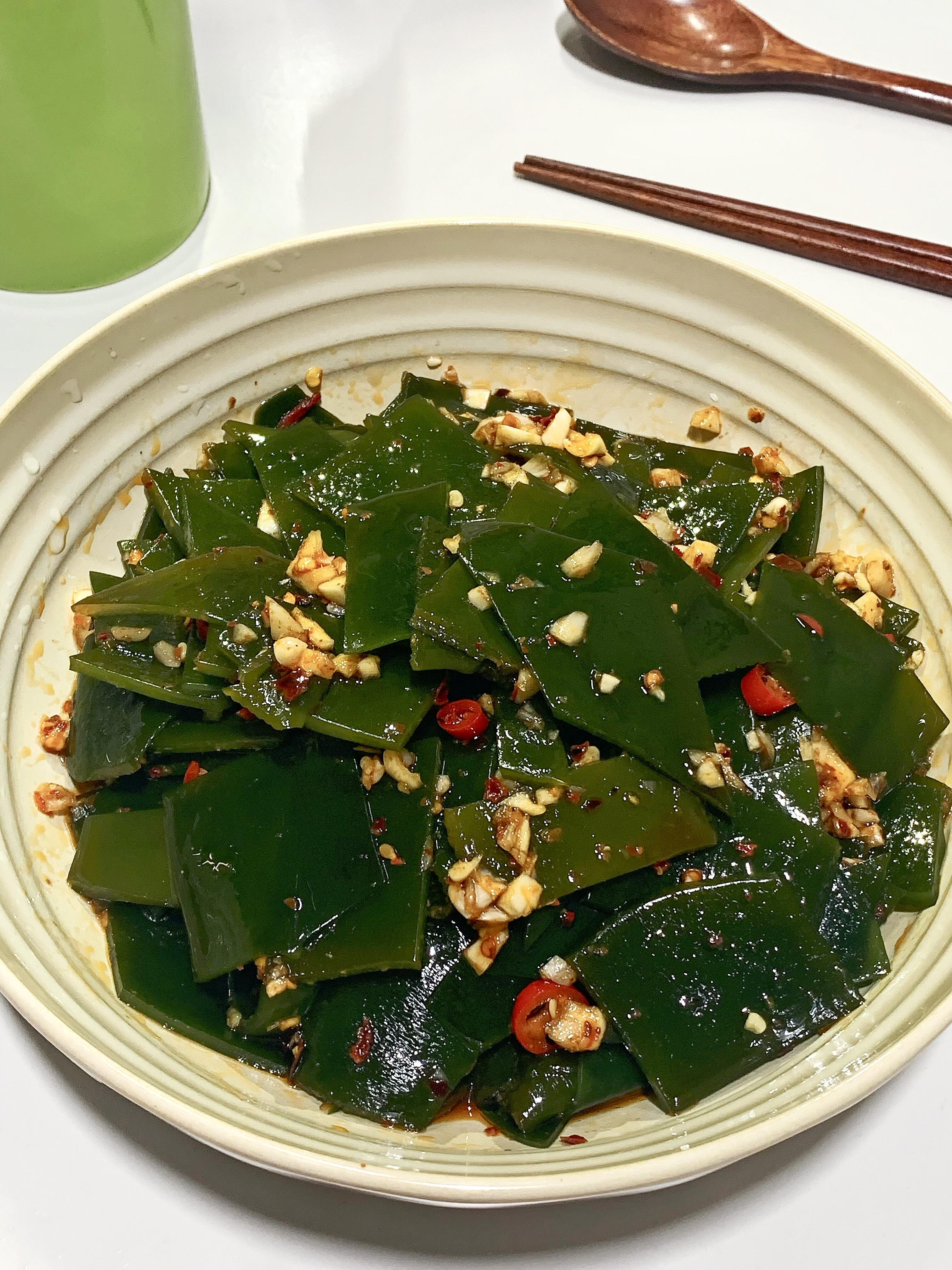 几块钱做一大盘！这道凉拌海带，干净卫生又解馋，夏天必备！外面熟食店里的凉拌菜再