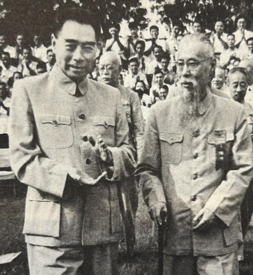 【周恩来总理的老照片】1956年8月，周恩来总理接见中国民主促进会二大代表和主席