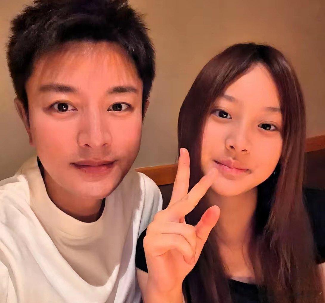 我有点懂贾乃亮了，他现在不回应，根本不是理亏，而是他太想保护他的女儿了。俩人离婚
