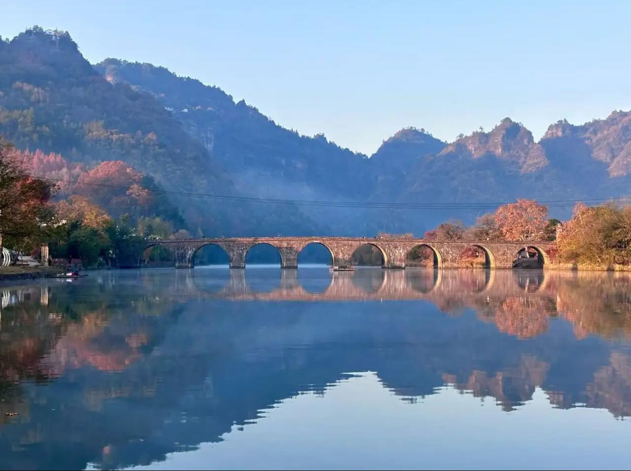 真正聪明的人，就是不争对错，不论输赢。哪怕你说一加一等于七，你也说正确。