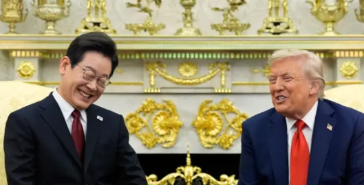 韩国天塌了！25号那天，特朗普在白宫见了韩国总统李在明，直接提了个要求：让