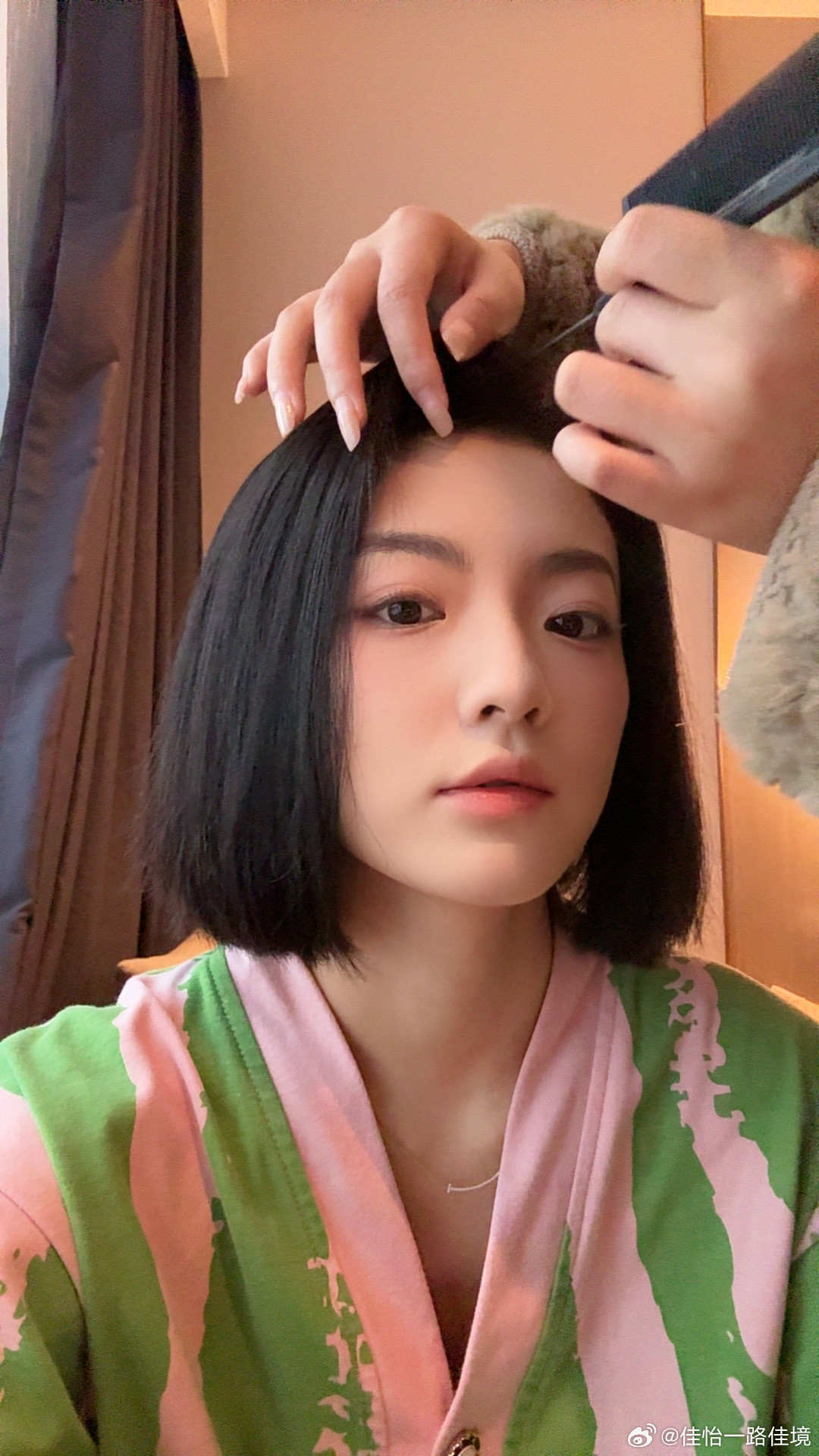 已经起床化好妆咯[并不简单]​​​