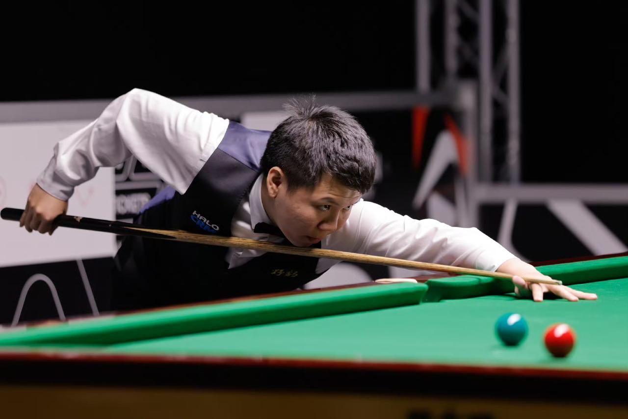 斯诺克世锦赛一夜八人晋级正赛！中国军团2胜2负，周跃龙10-4突围！北京时